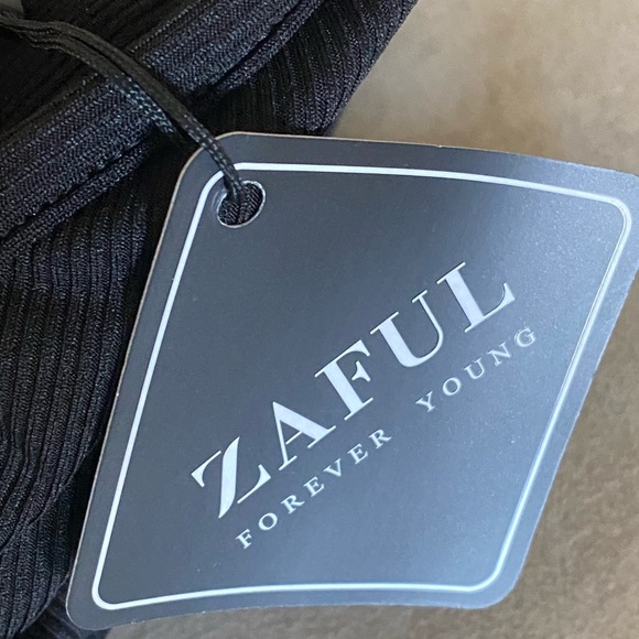 Zaful Black Sporty Bandeau Triangle Bikini Set Women’s Size XL 12-14 NWT Goth - Picture 9 of 10